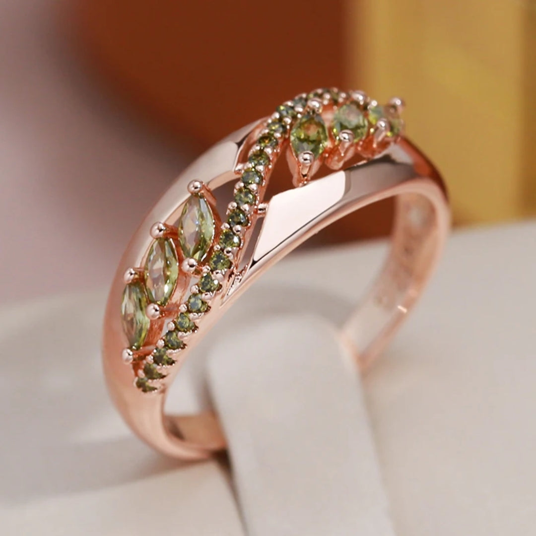 Elegant grøn skinnende ring