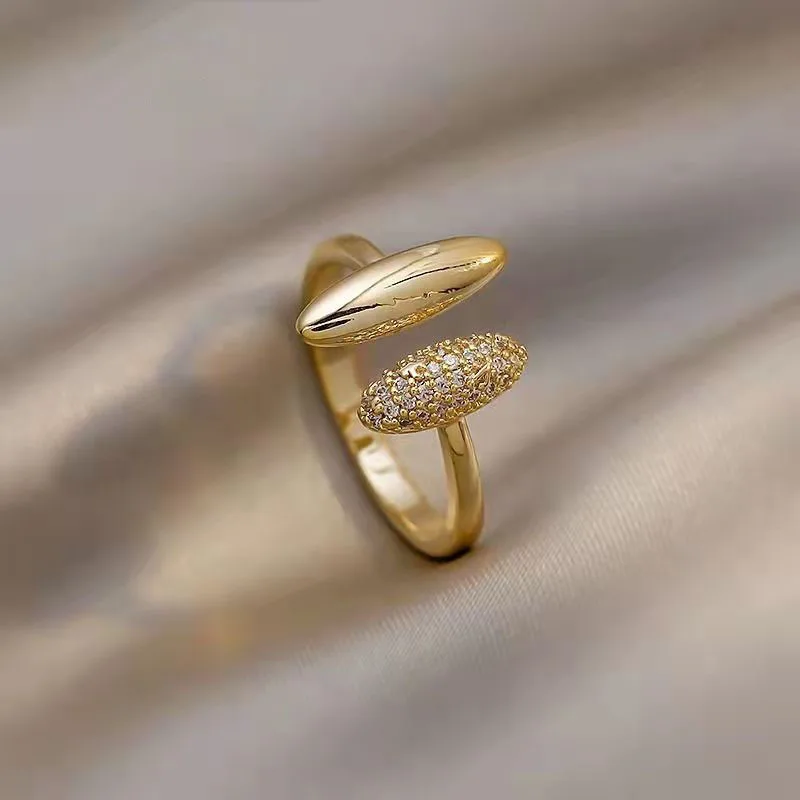 Elegant guldbelagt og poleret ring